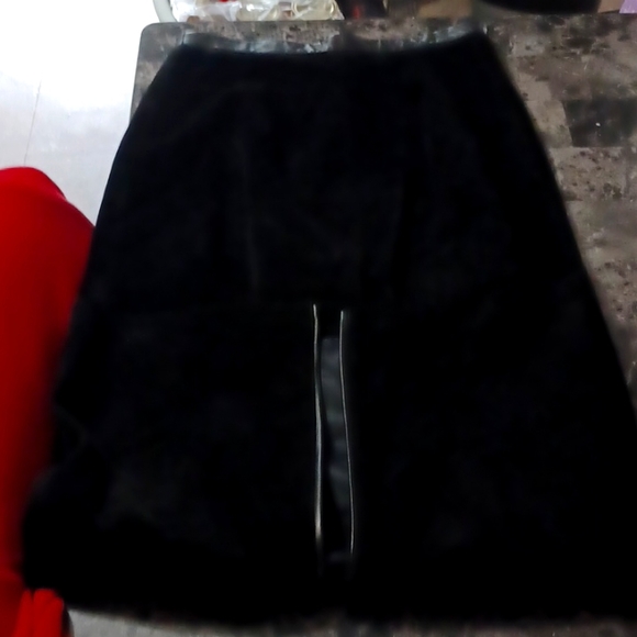 Gorgeous Danier jacket and matching skirt set - Picture 1 of 8